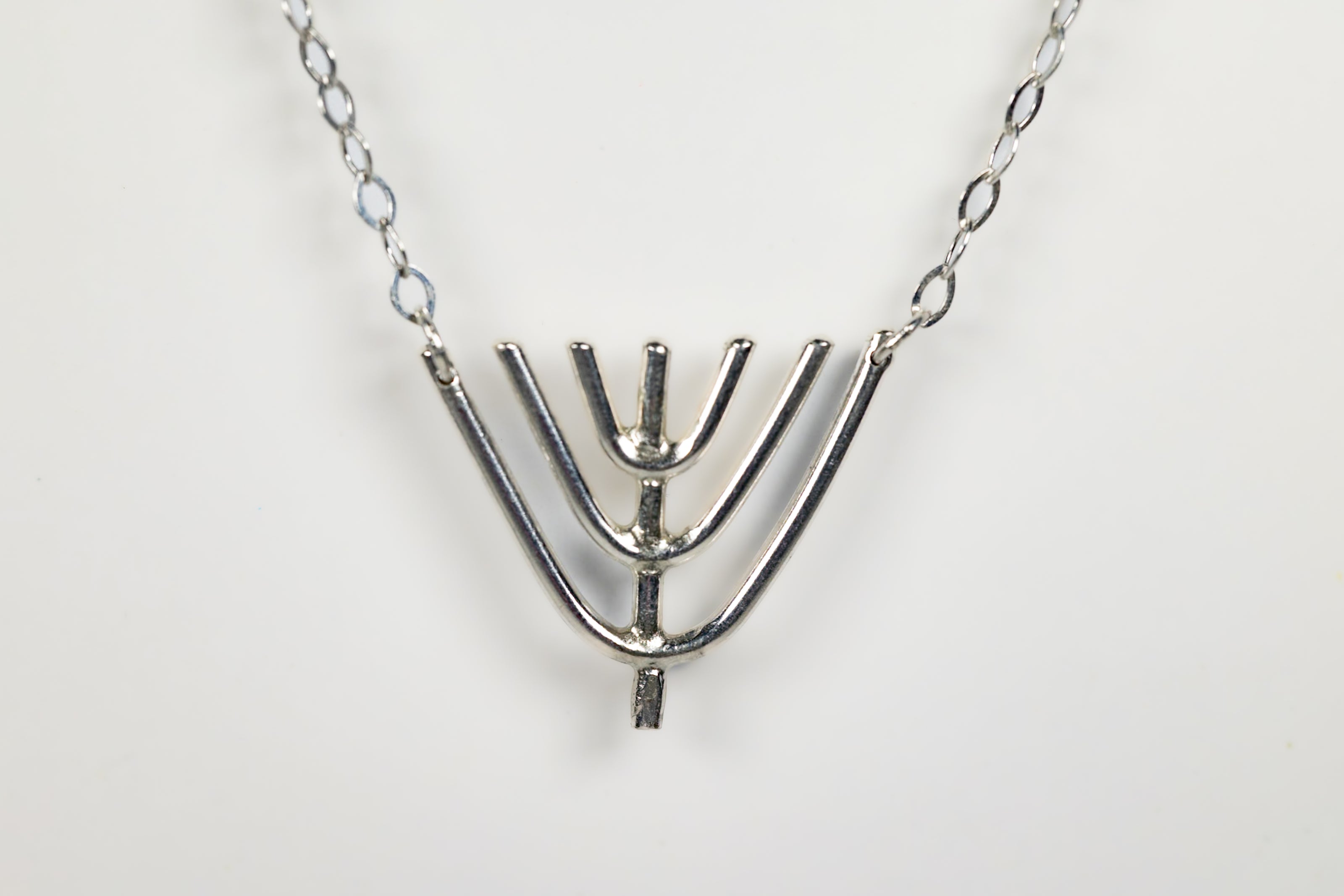hammered_judaica_menorah_necklace_in_silver