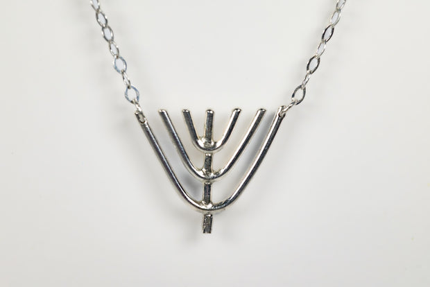 hammered_judaica_menorah_necklace_in_silver