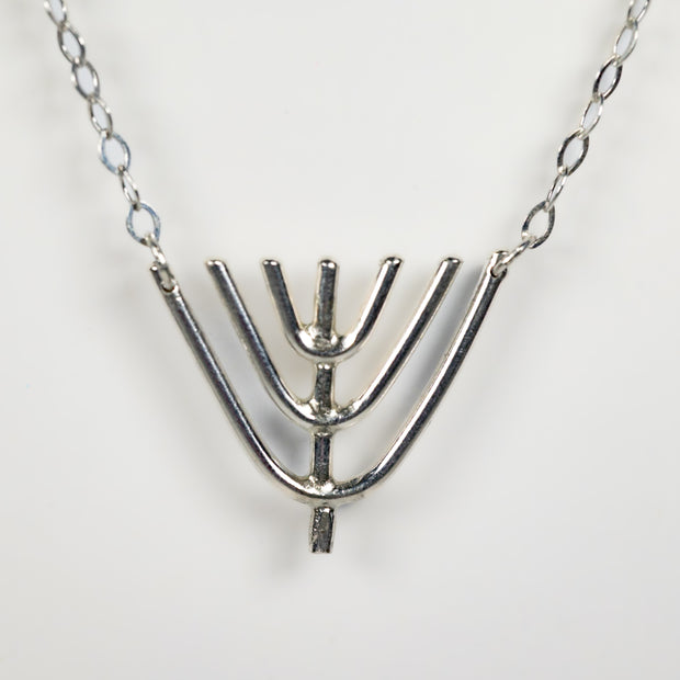 hammered_judaica_menorah_necklace_in_silver