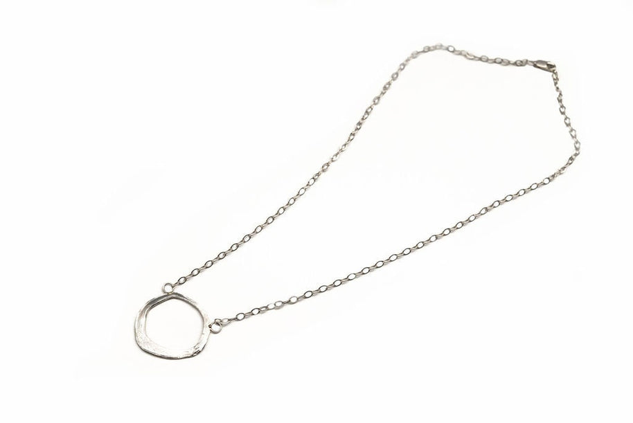 everyday_silver_circle_necklace_dainty_gift_for_her