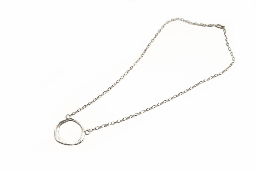 everyday_silver_circle_necklace_dainty_gift_for_her