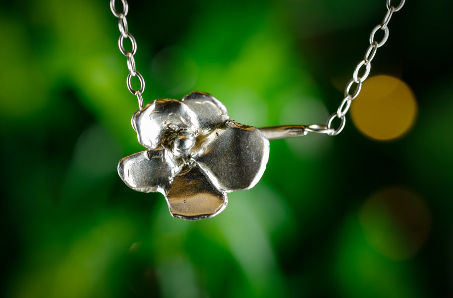 sterling_silver_flower_necklace_bloom_design