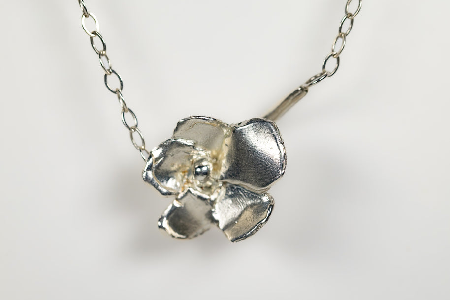 handmade_daisy_pendant_necklace_silver