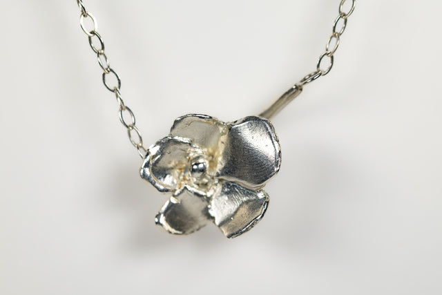 handmade_daisy_pendant_necklace_silver