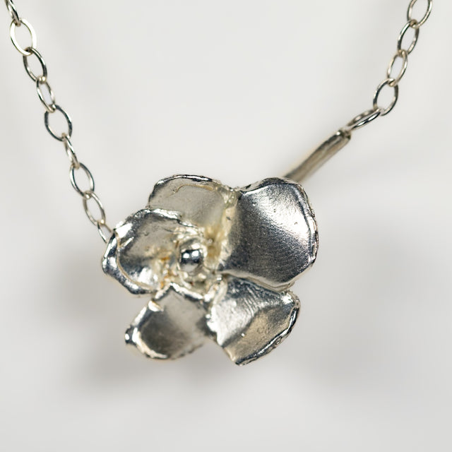 handmade_daisy_pendant_necklace_silver