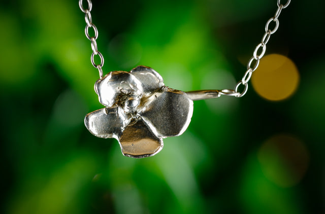 sterling_silver_flower_necklace_bloom_design