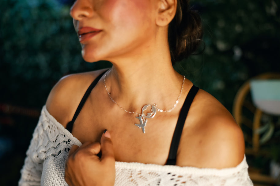 handmade_airplane_and_globe_pendant_lariat_necklace