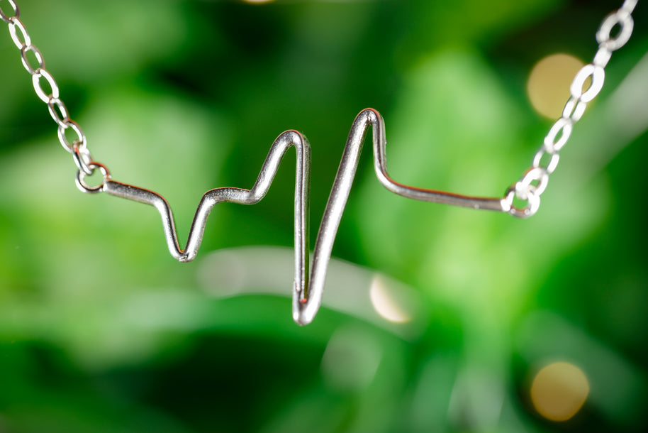 dainty_heartbeat_jewelry_symbol_of_life_and_love