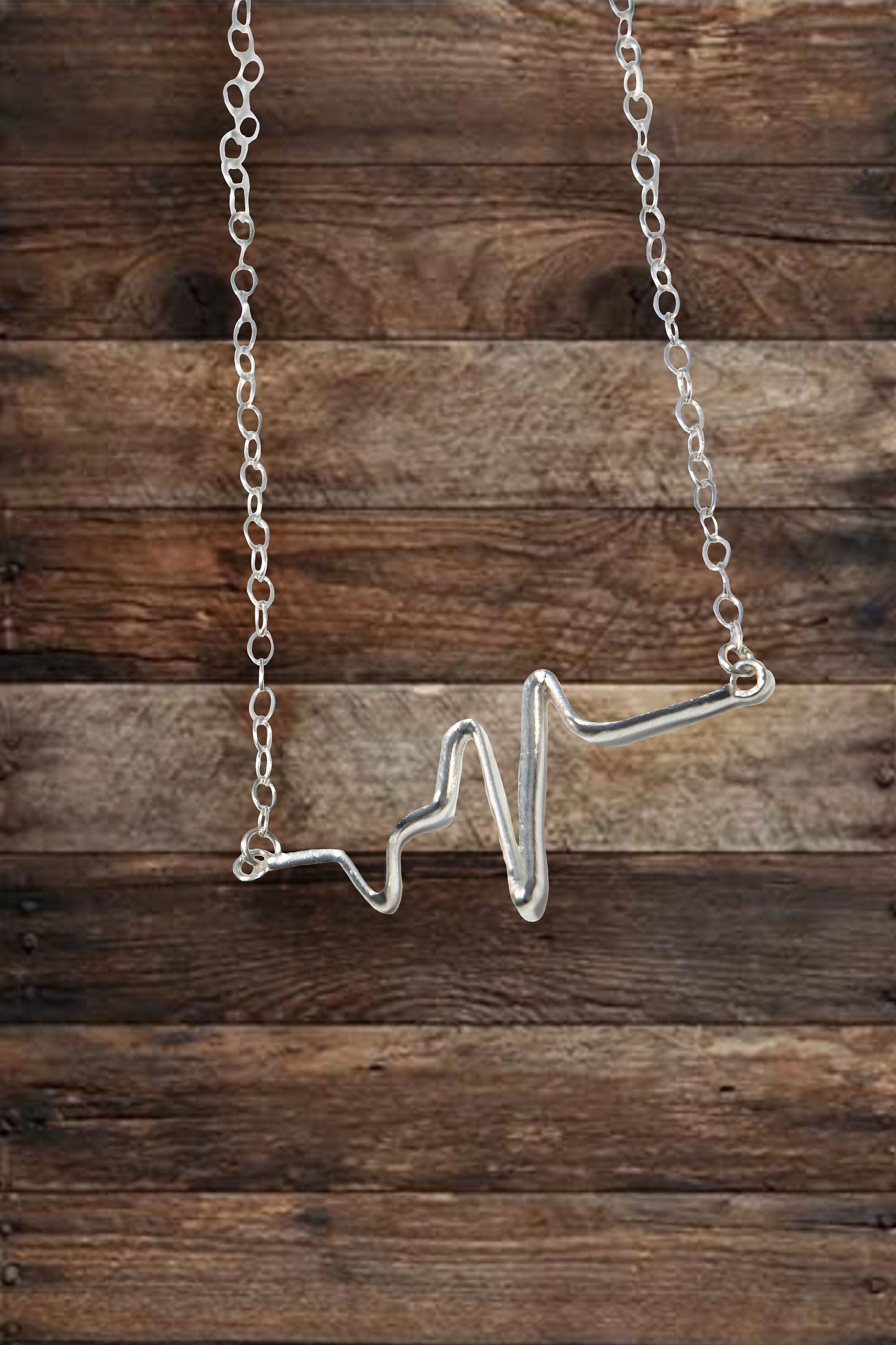 elegant_silver_heartbeat_necklace_for_healthcare_workers