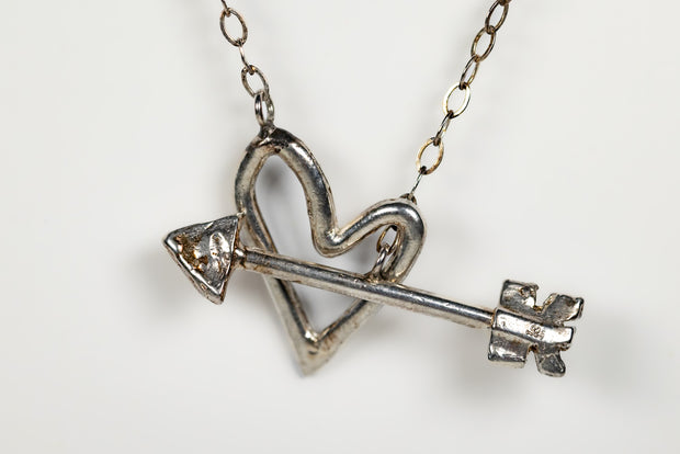 handmade_lariat_necklace_with_heart_and_arrow