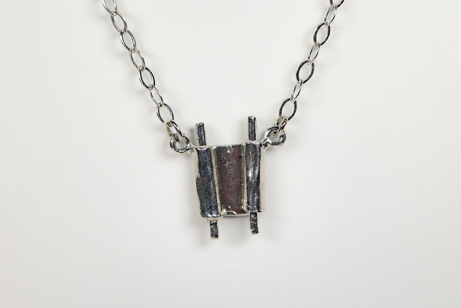 judaica_torah_scroll_pendant_in_sterling_silver