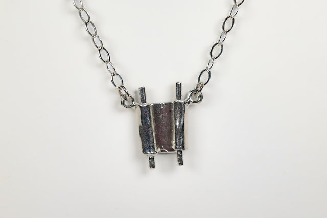 judaica_torah_scroll_pendant_in_sterling_silver